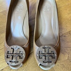 Tory Burch Women's Sally 2 Peep Toe Brown Leather Loafers